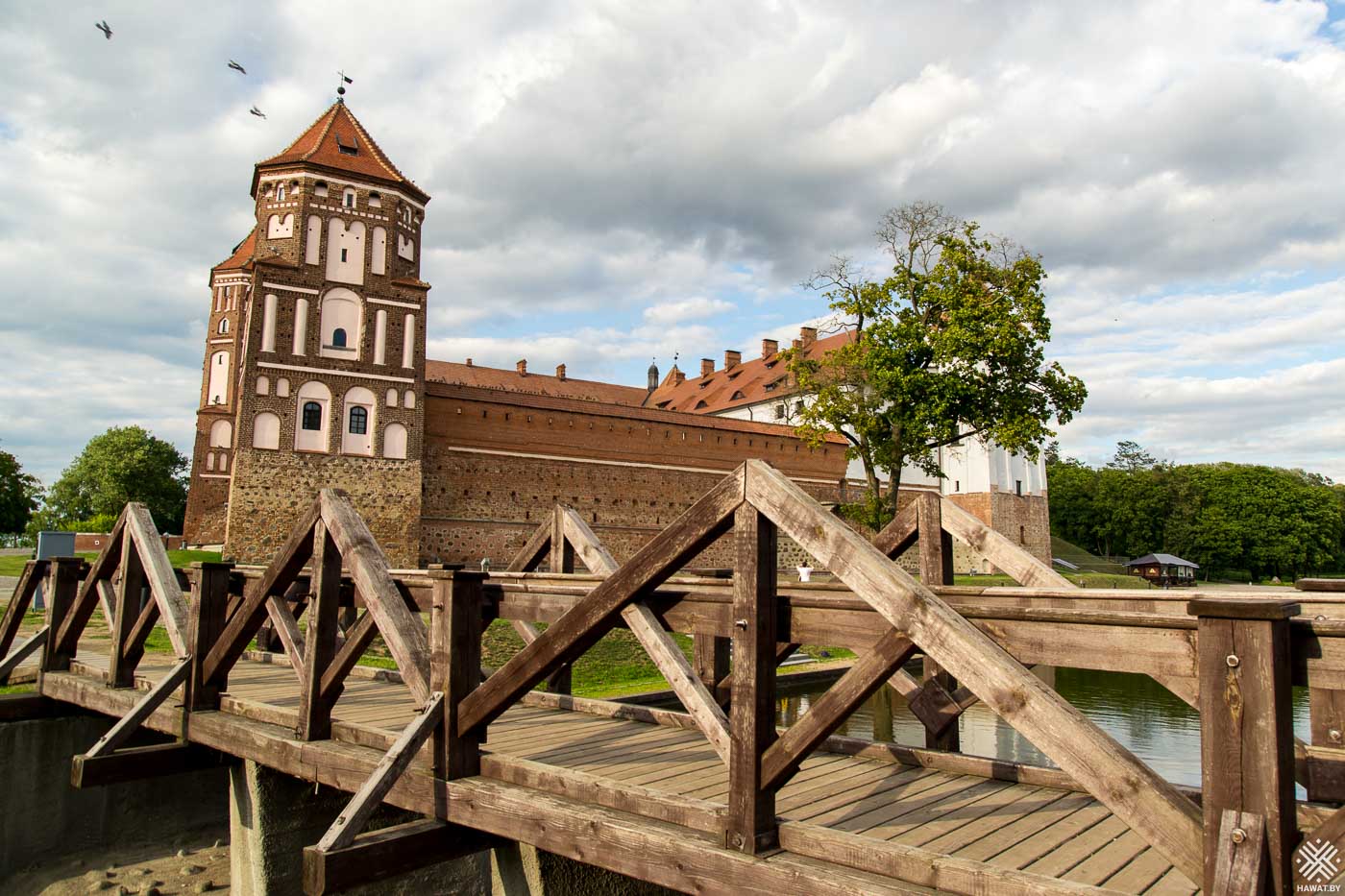 Мост возле Мирского замка