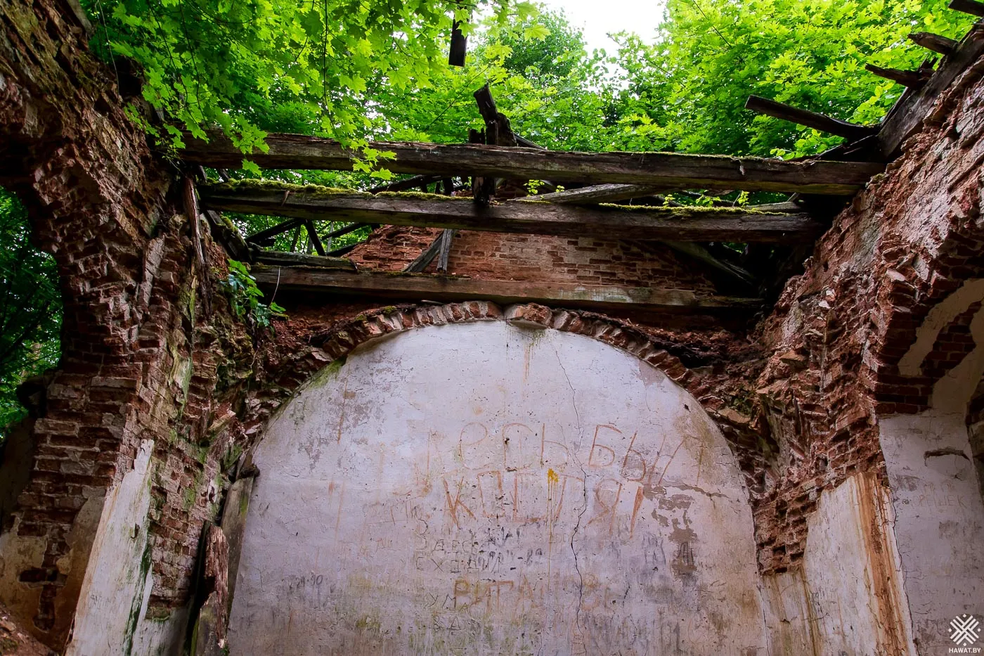 Часовня-усыпальница в деревня Маньковичи