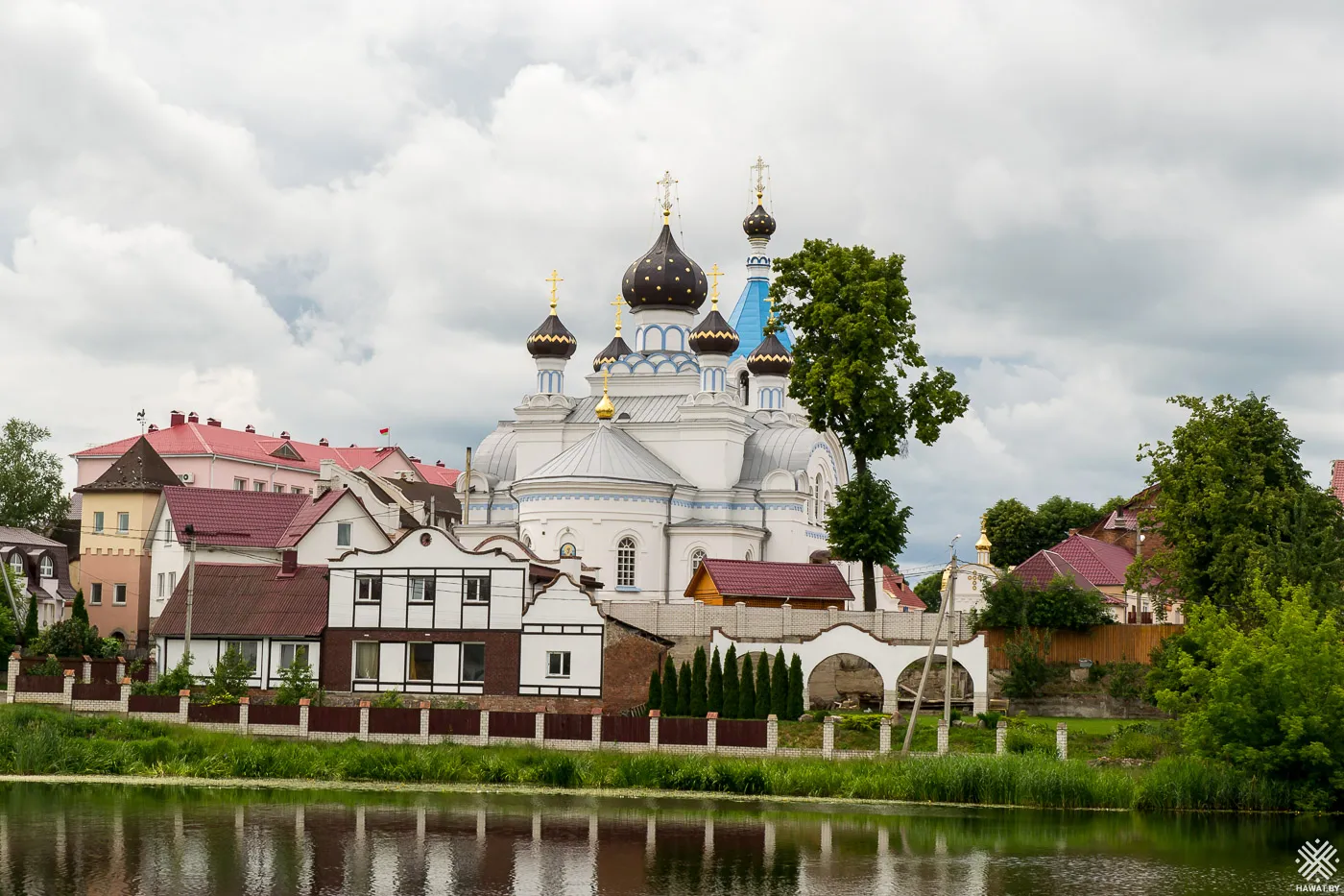 Церковь Святого Николая на берегу реки Мяделка