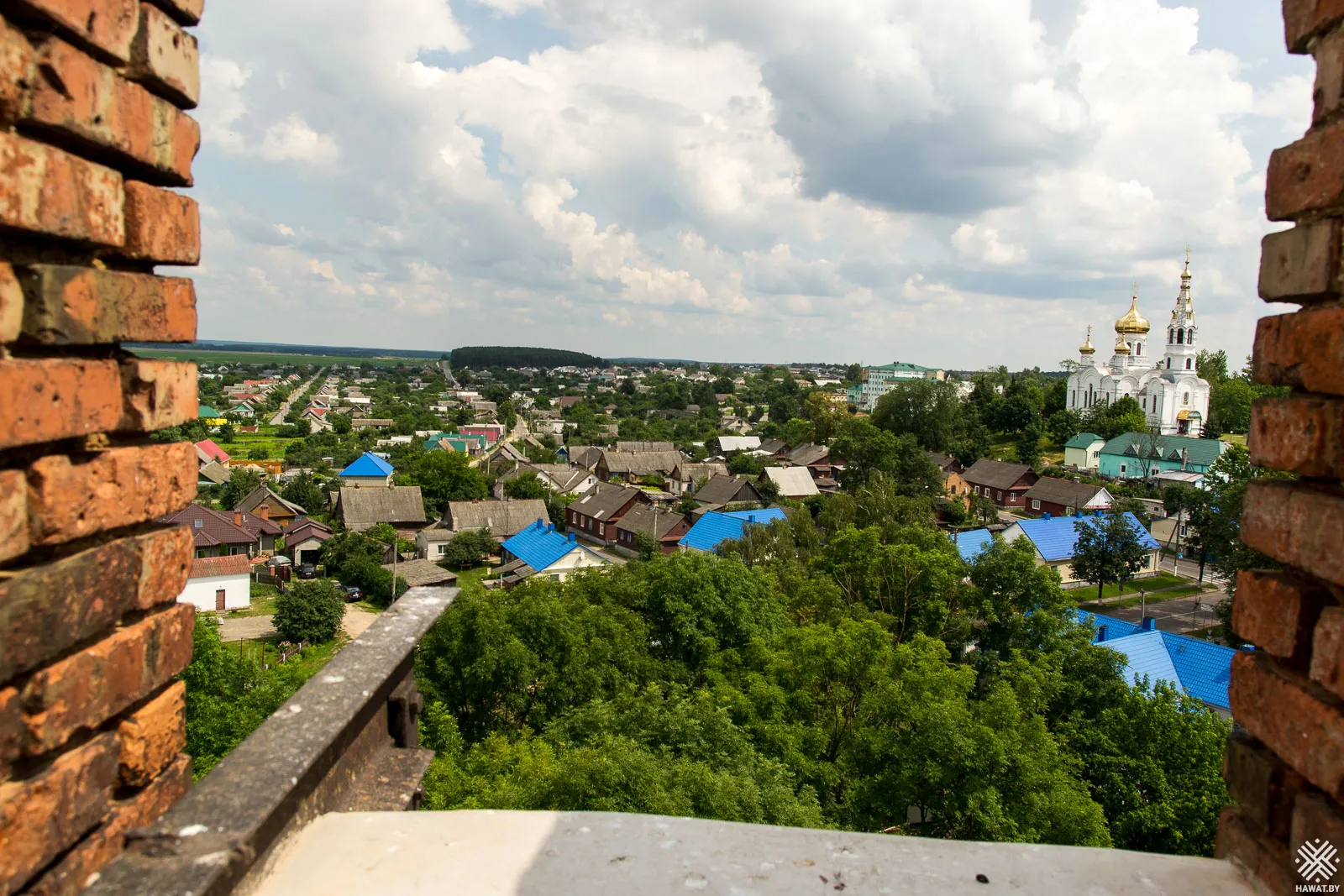 Вид на Каменец и церковь Святого Симеона Столпника с крыши башни