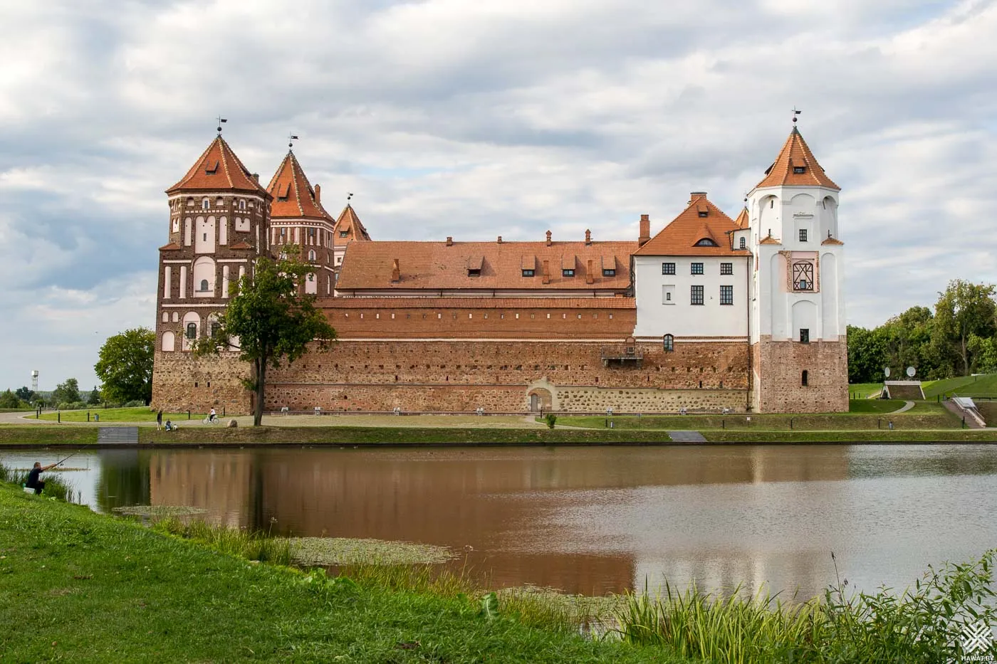 Мирский замок озеро
