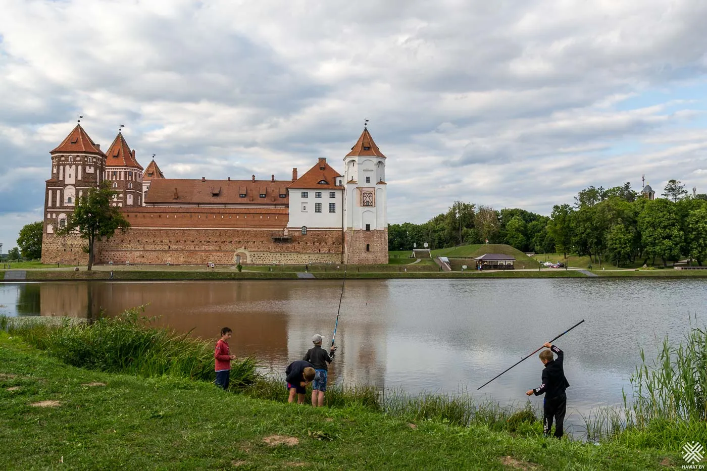 Мирский замок, вид с озера