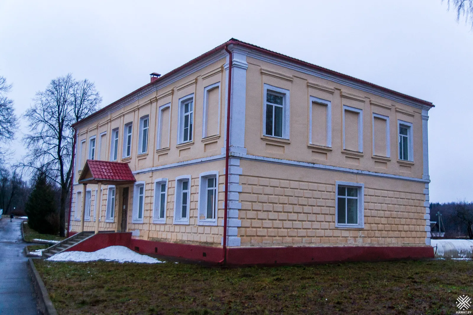 Здание церковной школы Пустынского монастыря