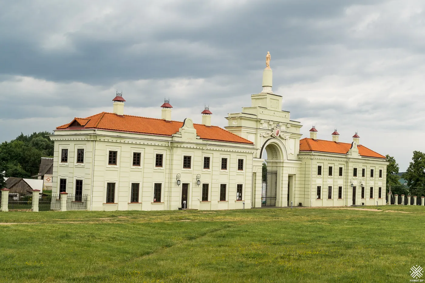 Брама и боковые флигеля, Ружаны