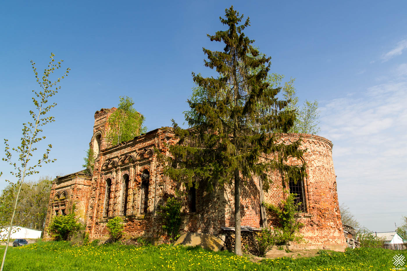 Заброшенная церковь в деревне Высокое