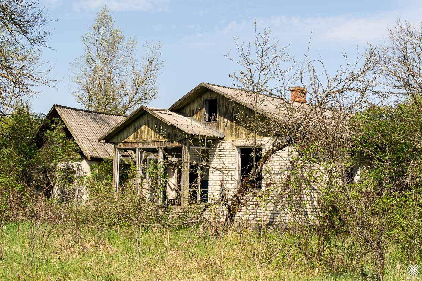 Дом в заброшенной деревне Погонное