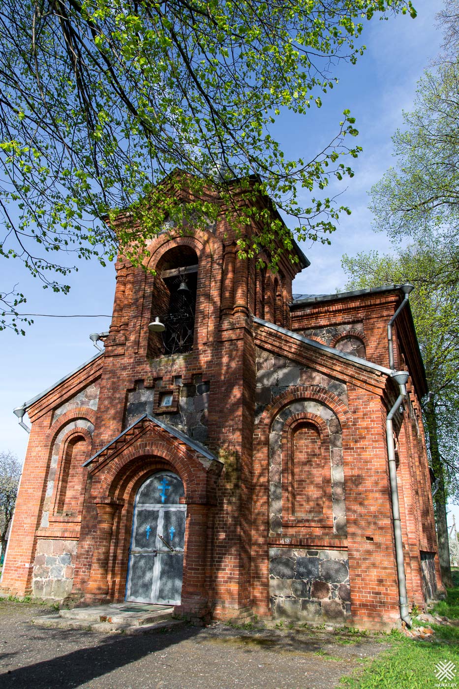 Главный фасад церкви Сергия Радонежского в Лесковичах